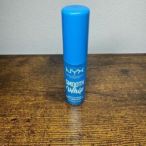 Nyx smooth whip matte lip cream shade blankie